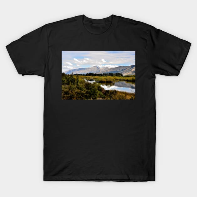 Nouvelle Zélande - Queenstown, Lac Wakatipu T-Shirt by franck380